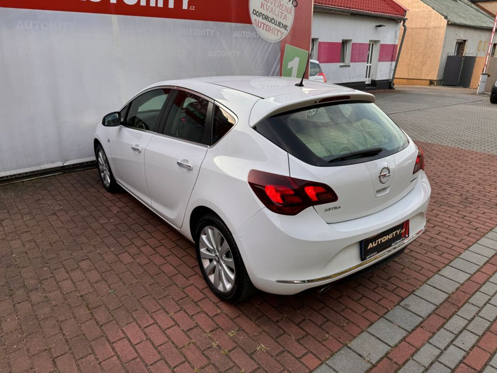 Opel Astra 8