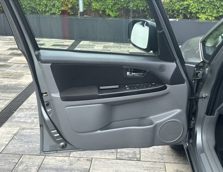 Suzuki SX4 Hatchback 2,0 l 99 kw