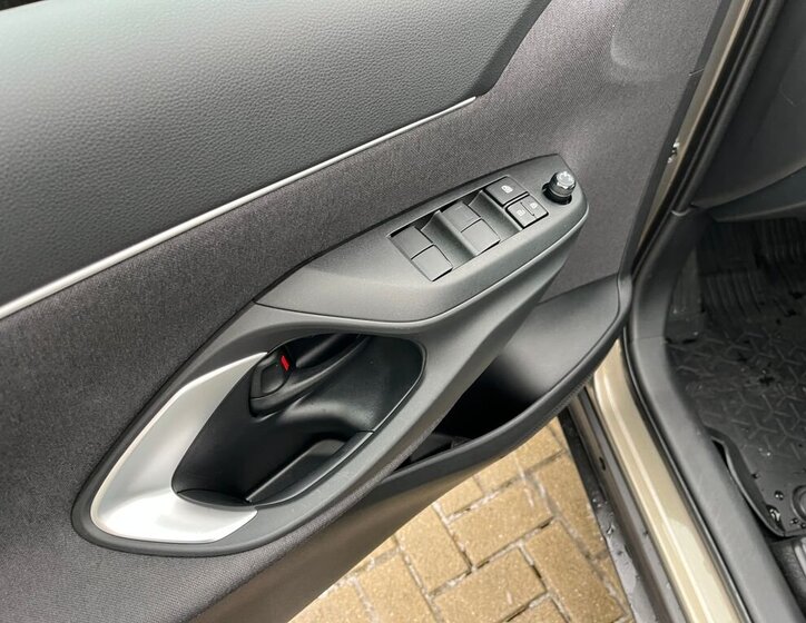 Toyota Yaris Cross 12