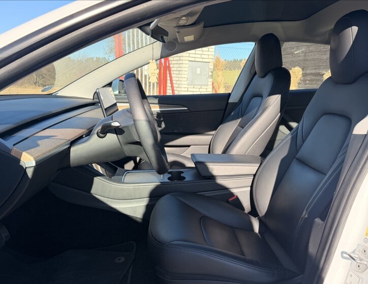 Tesla Model 3 Sedan / Limuzína 0,0 100 kw