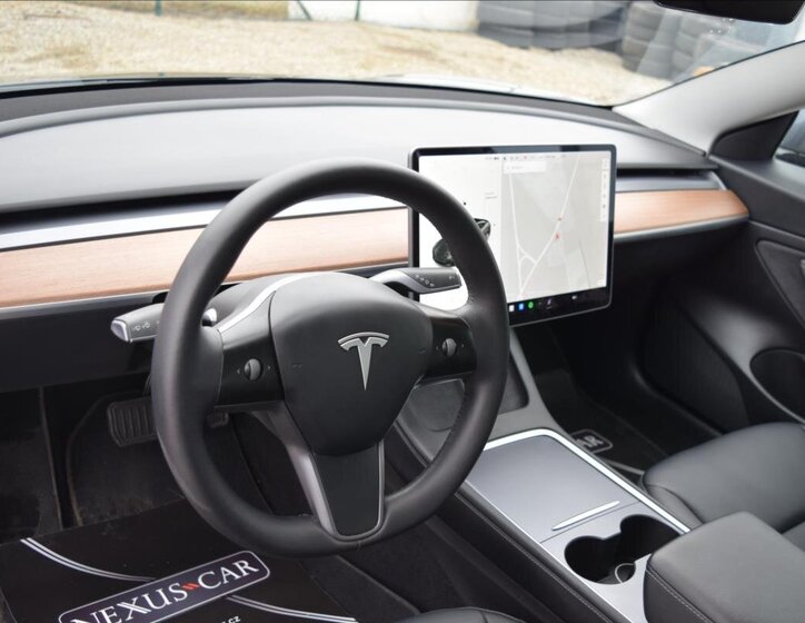 Tesla Model 3 Sedan 0,0 366 kw