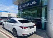 Lexus ES 300h Sedan / Limuzína 2,5 l 160 kw