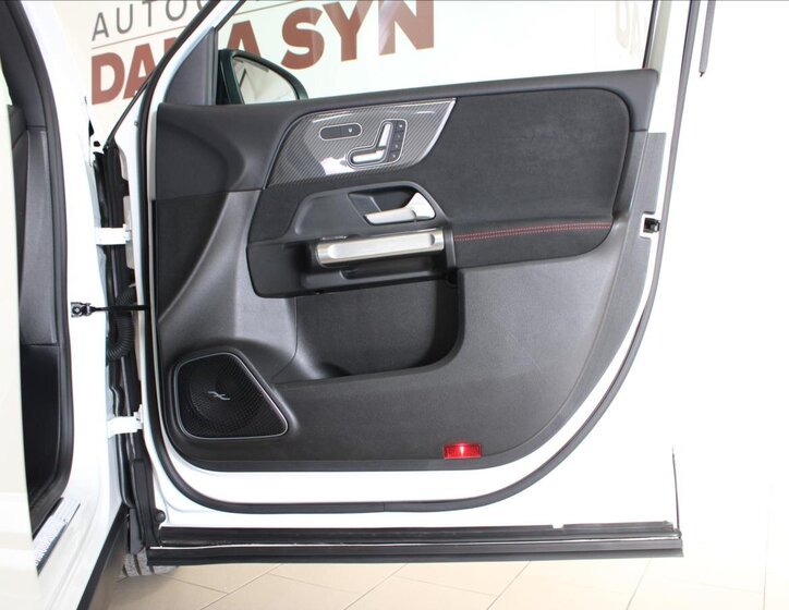 Mercedes-Benz GLB 11