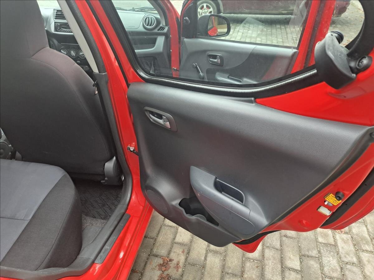 Suzuki Alto Hatchback 996,0 50 kw