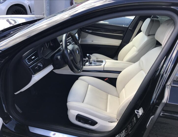 BMW Řada 7 Sedan / Limuzína 3,0 l 190 kw