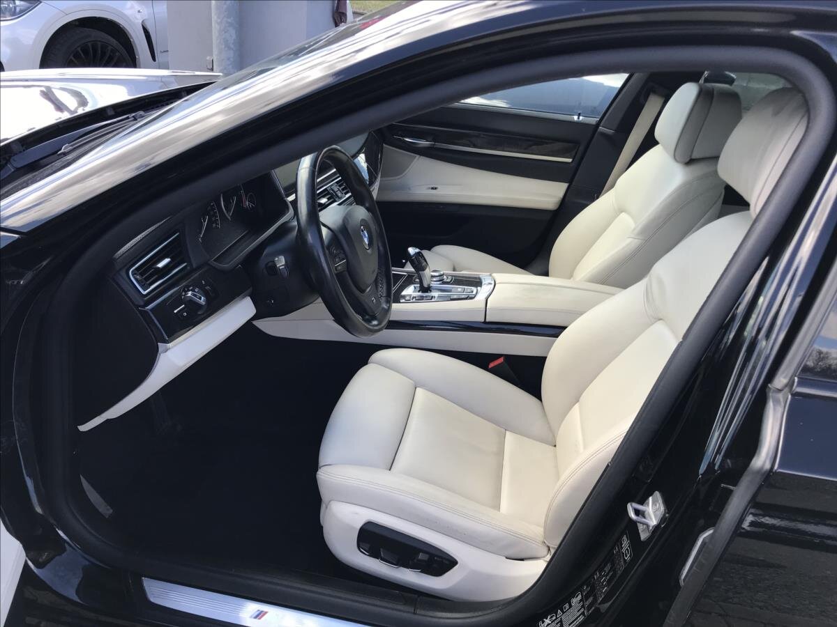 BMW Řada 7 Sedan / Limuzína 3,0 l 190 kw