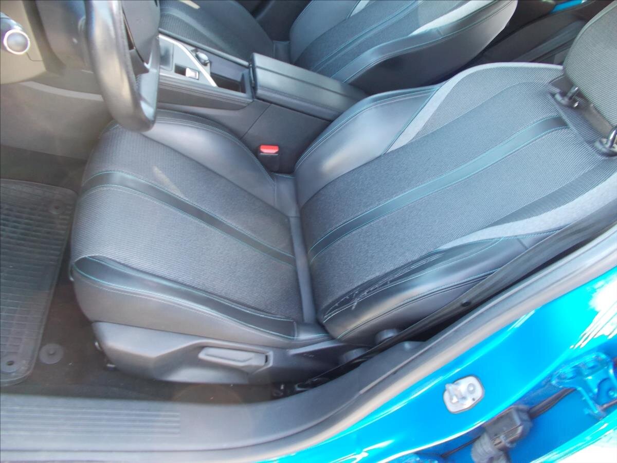 Peugeot 308 Hatchback 1,5 l 96 kw