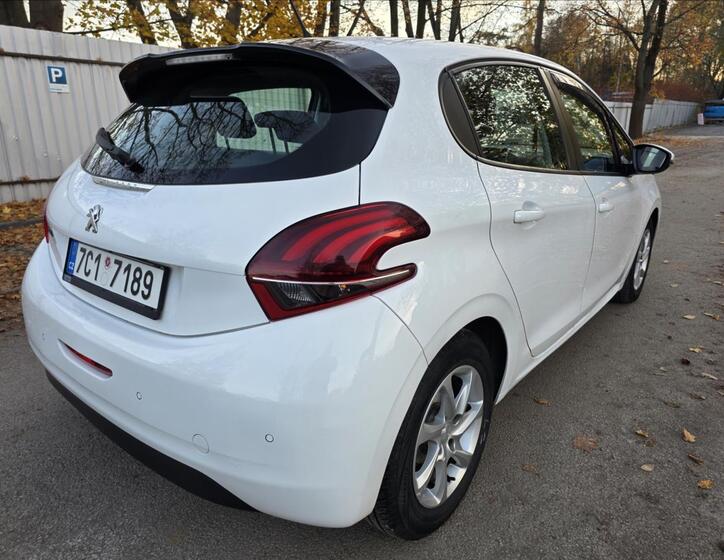 Peugeot 208 6