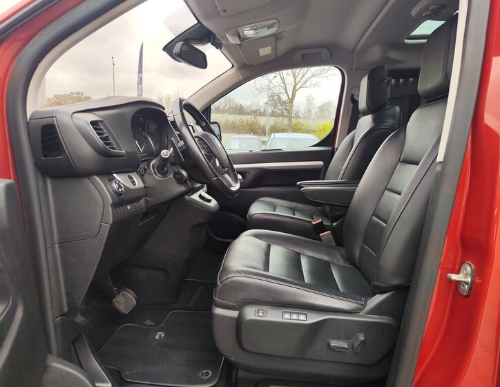 Peugeot Traveller 17