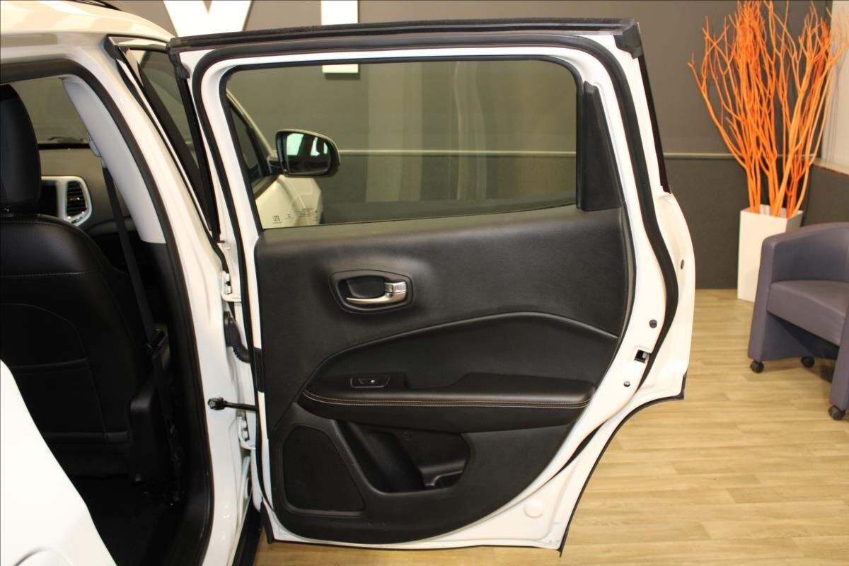 Jeep Compass SUV / Terénní 2,0 l 103 kw
