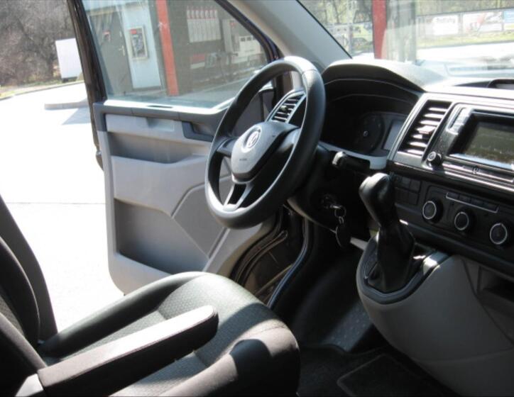 Volkswagen Caravelle 11