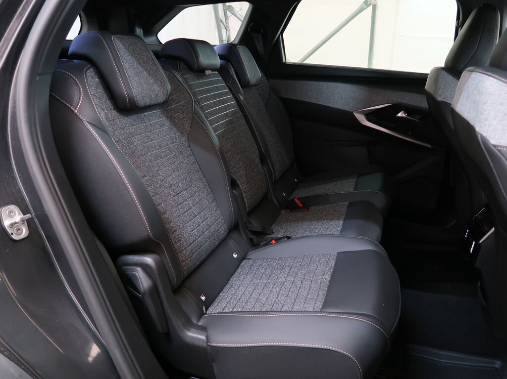 Peugeot 5008 SUV 1,2 l 100 kw