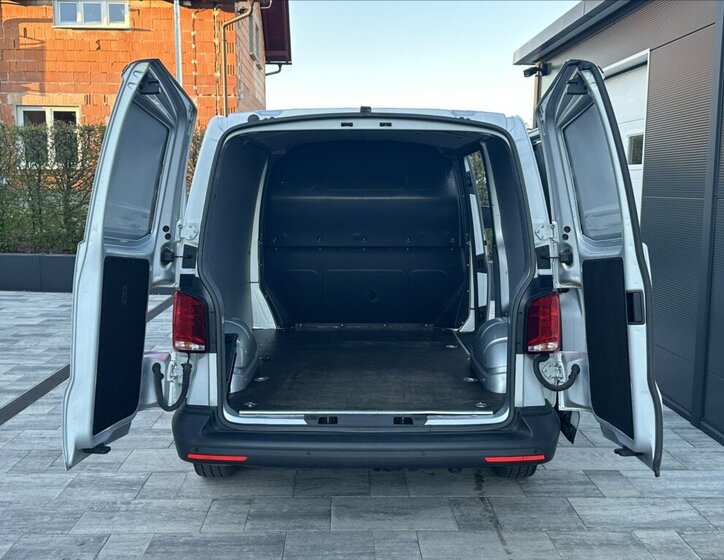 Volkswagen Transporter Skříň 2,0 l 110 kw