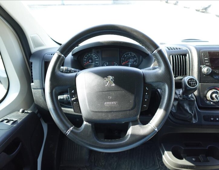 Peugeot Boxer Valník 2,2 l 121 kw