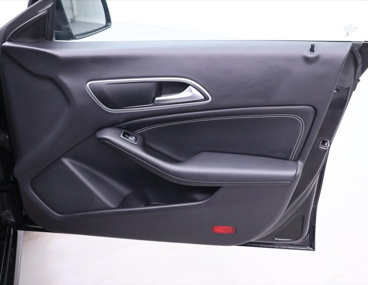 Mercedes-Benz CLA Kombi 1,5 l 80 kw