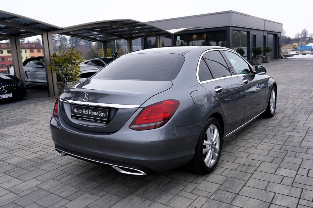 Mercedes-Benz Třídy C Sedan 2,0 l 143 kw