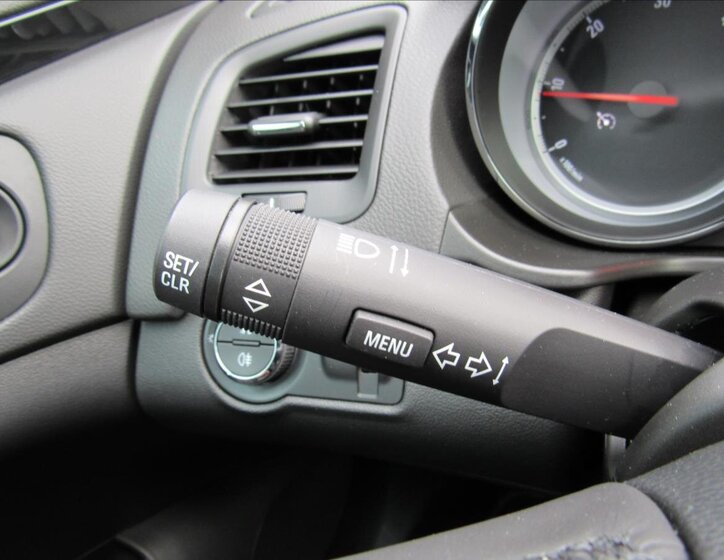 Opel Insignia Sedan / Limuzína 2,0 l 118 kw