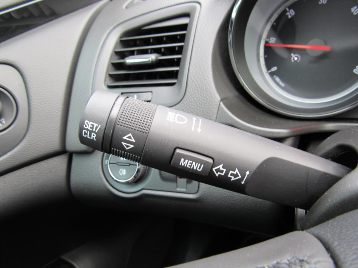 Opel Insignia Sedan / Limuzína 2,0 l 118 kw