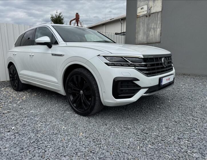 Volkswagen Touareg 1