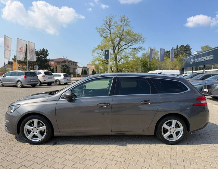 Peugeot 308 Kombi 1,2 l 96 kw