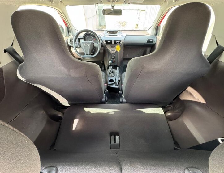 Toyota iQ Hatchback 998,0 50 kw