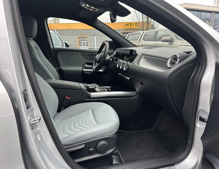 Mercedes-Benz GLA 12