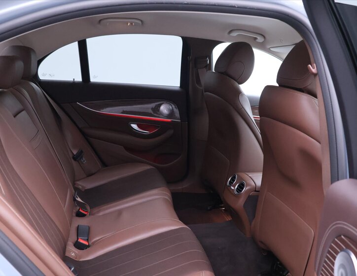 Mercedes-Benz Třídy E Sedan / Limuzína 2,0 l 135 kw