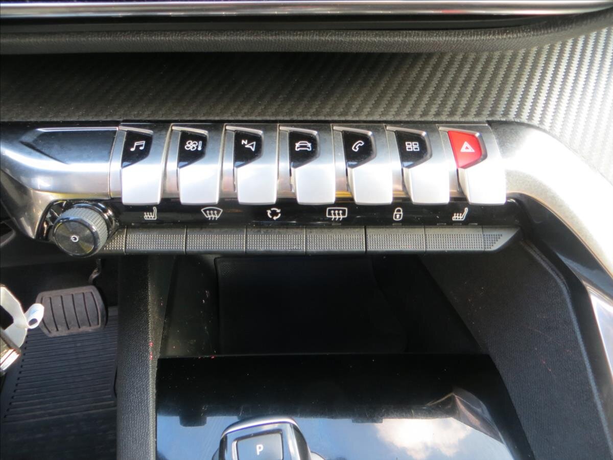 Peugeot 3008 SUV / Terénní 1,5 l 96 kw