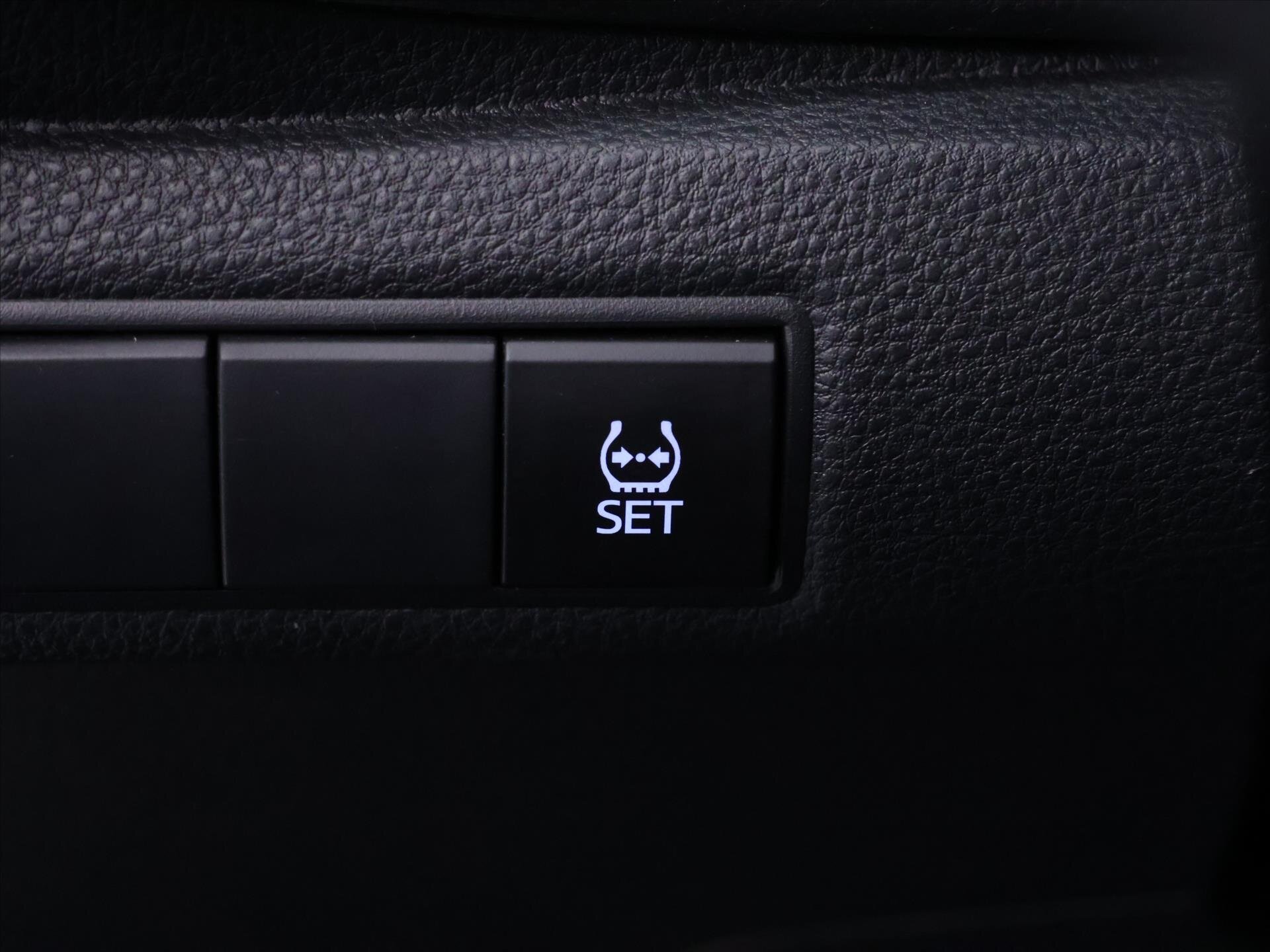 Toyota Corolla Sedan / Limuzína 1,5 l 92 kw