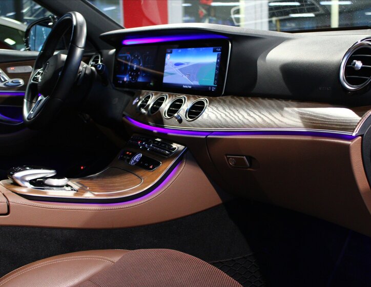 Mercedes-Benz Třídy E Sedan / Limuzína 1,6 l 118 kw