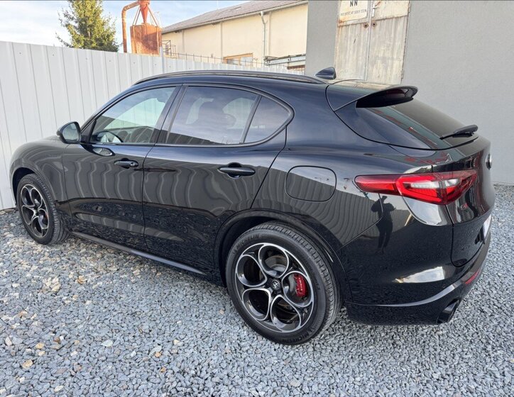 Alfa Romeo Stelvio SUV 2,0 l 206 kw