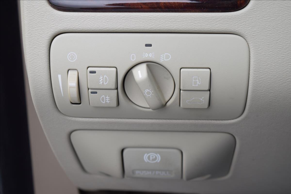 Volvo XC70 Kombi 2,4 l 120 kw