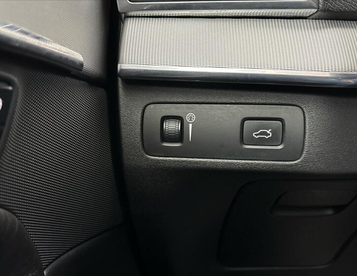 Volvo XC90 SUV / Terénní 2,0 l 173 kw