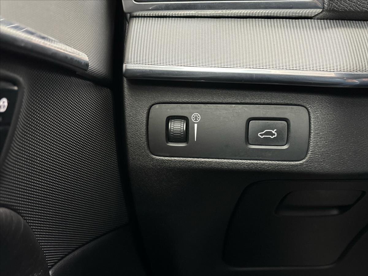 Volvo XC90 SUV / Terénní 2,0 l 173 kw