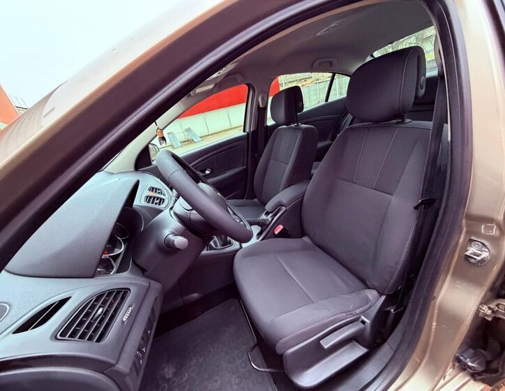 Renault Fluence Sedan / Limuzína 1,6 l 81 kw