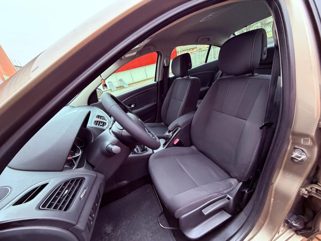 Renault Fluence Sedan / Limuzína 1,6 l 81 kw