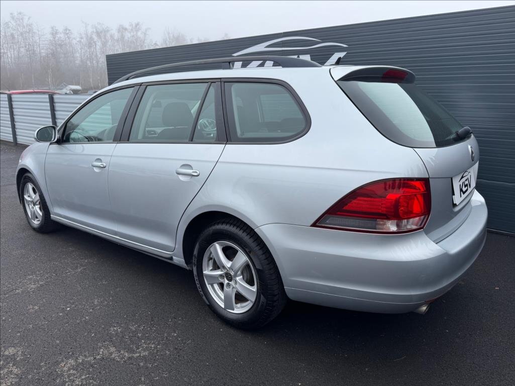 Volkswagen Golf Kombi 1,6 l 77 kw