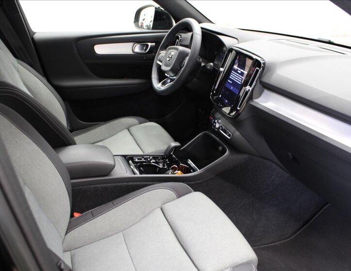 Volvo XC40 Kombi 2,0 l 145 kw