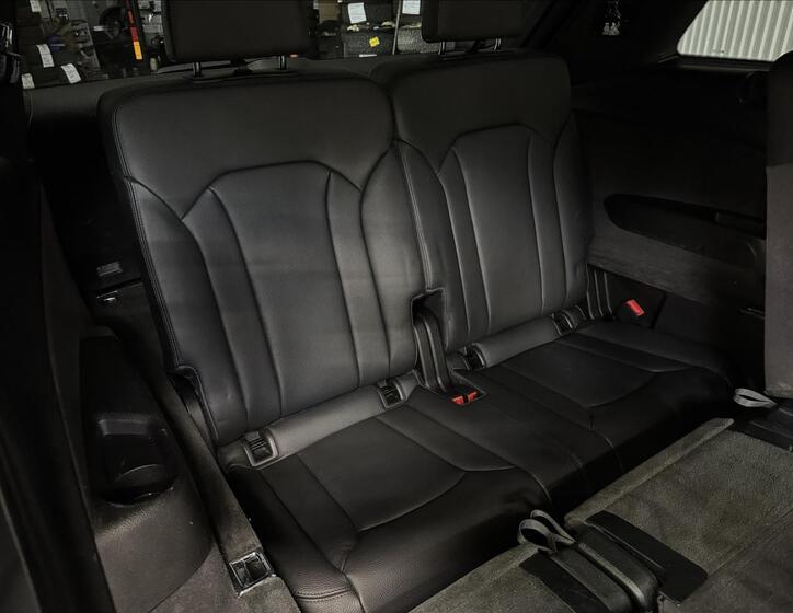 Audi Q7 43