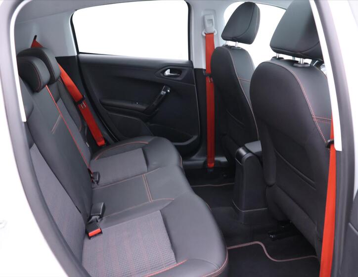Peugeot 208 14
