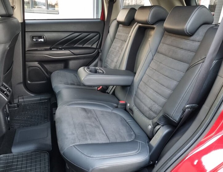 Mitsubishi Outlander SUV / Terénní 2,4 l 165 kw