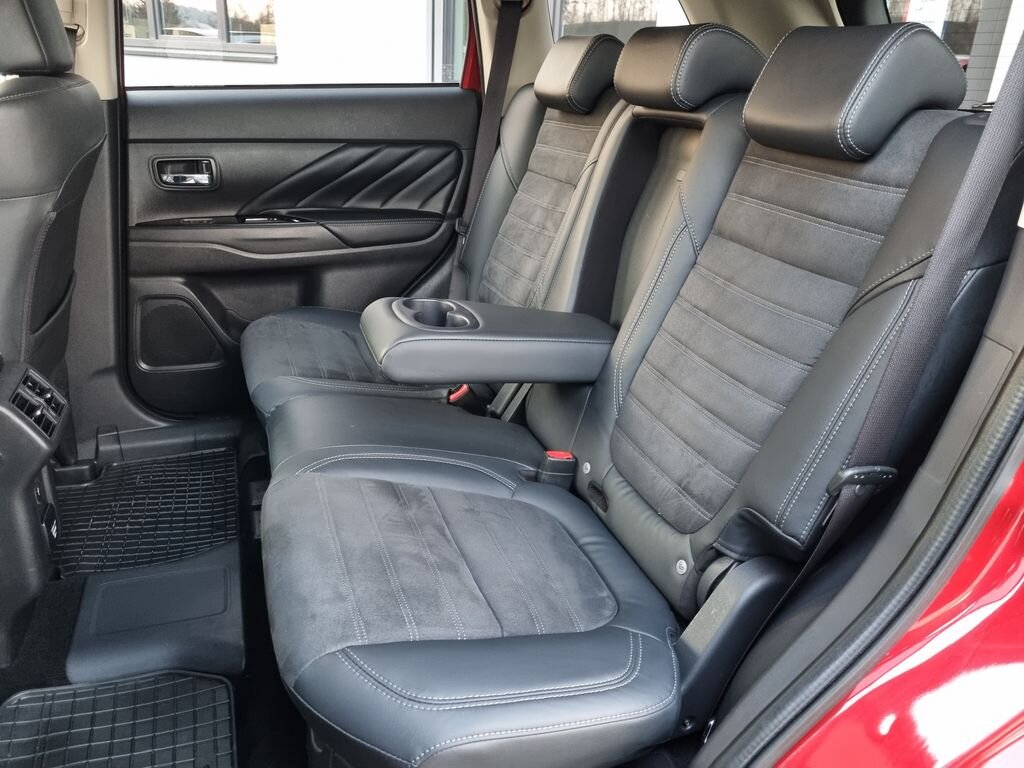 Mitsubishi Outlander SUV / Terénní 2,4 l 165 kw