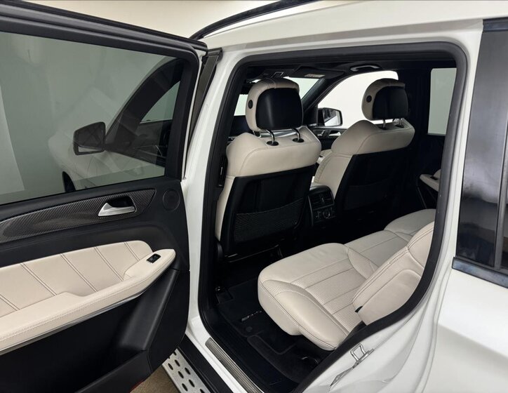 Mercedes-Benz GLS SUV / Terénní 5,5 l 430 kw