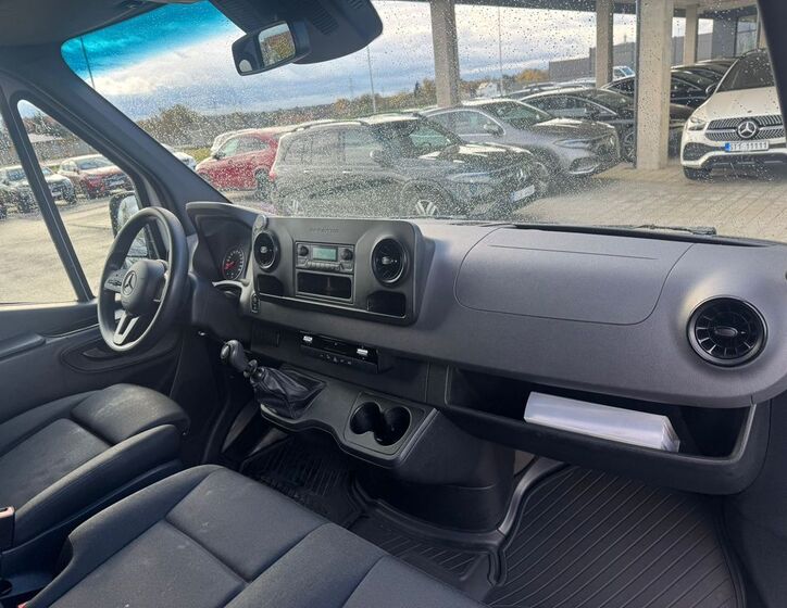 Mercedes-Benz Sprinter 14