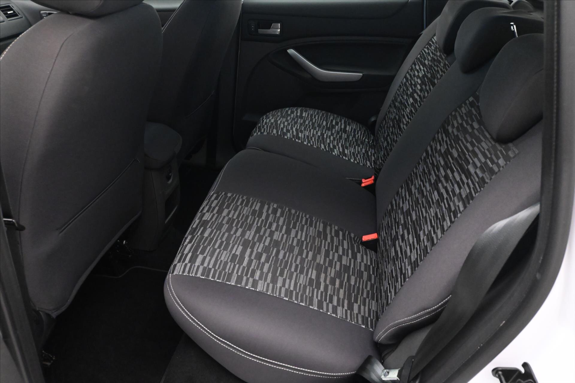 Ford Kuga SUV / Terénní 2,0 l 103 kw