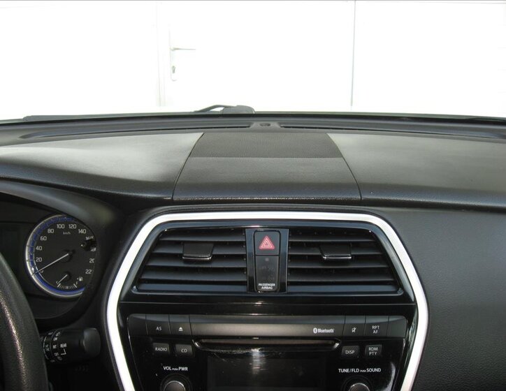 Suzuki S-Cross Hatchback 998,0 82 kw