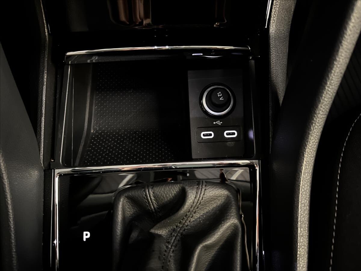 Škoda Karoq SUV / Terénní 1,5 l 110 kw