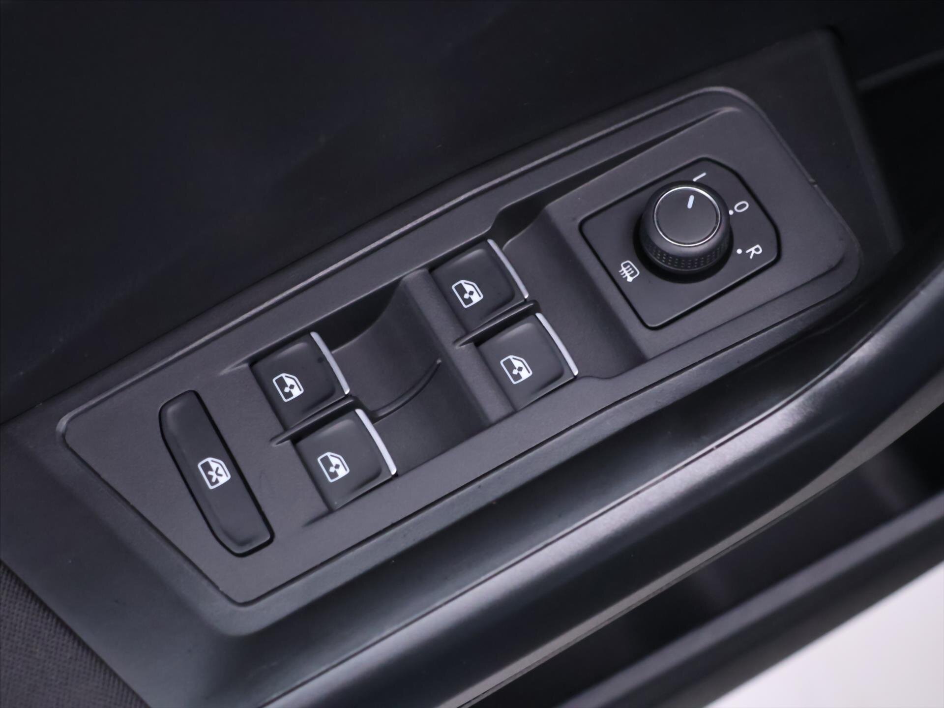 Volkswagen T-Roc SUV / Terénní 999,0 85 kw