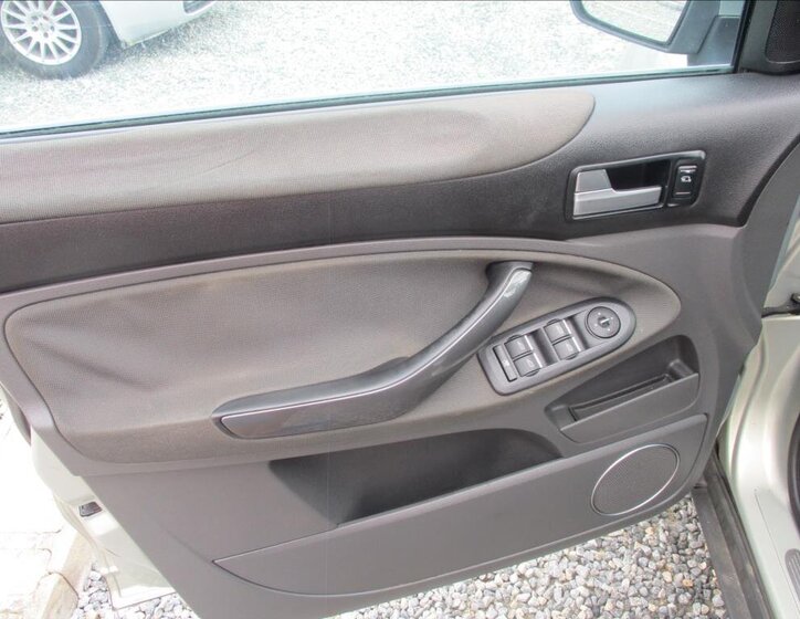 Ford Kuga SUV / Terénní 2,0 l 100 kw