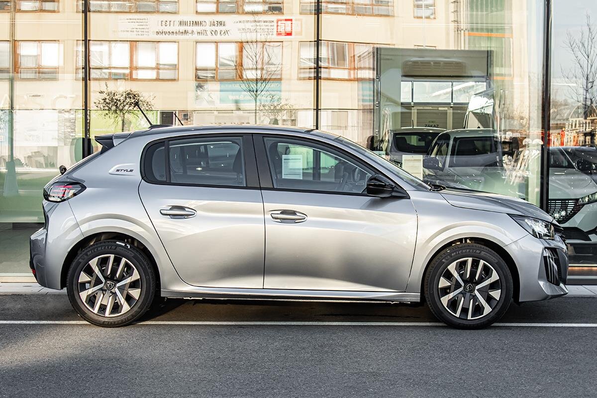 Peugeot 208 Hatchback 1,2 l 81 kw